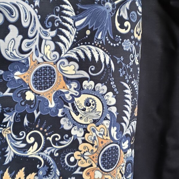 Club Monaco Skirt knee length with front insert pattern - Picture 3 of 3